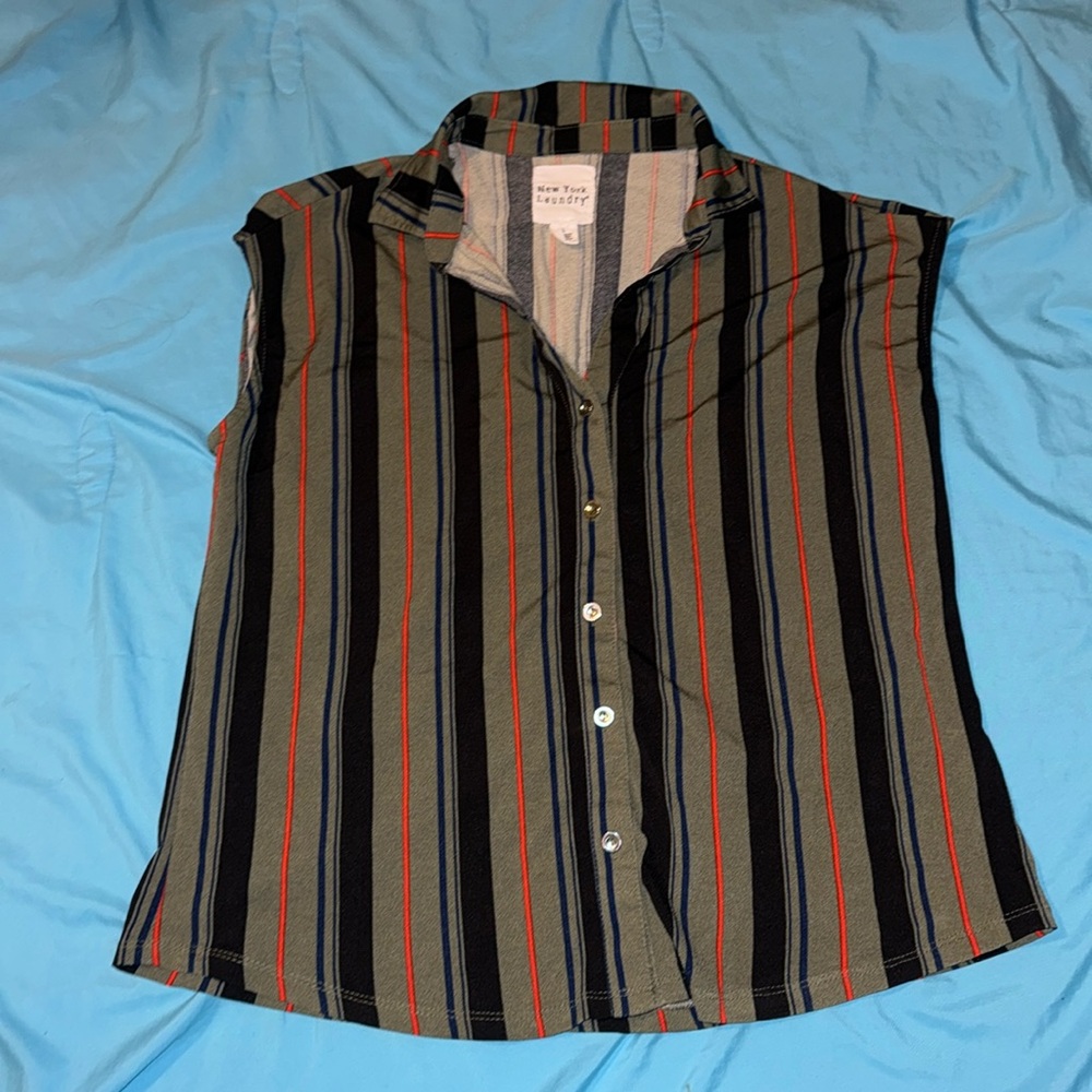 New York Laundry Sleeveless button up blouse